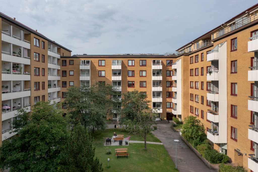 Brunnsgatan 1, Övre Husargatan 6–12, Västergatan 11–15