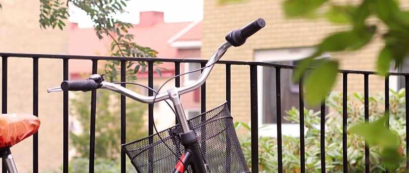 Drottninggatan 7-11 får ny cykelparkering o trädäck