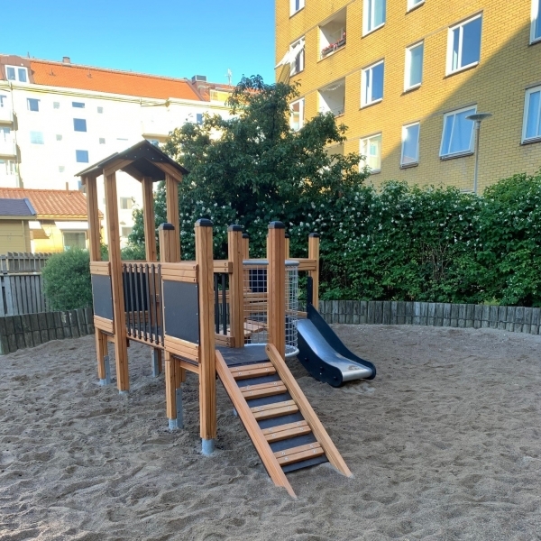 Nya lekplatser på gården på Danska vägen